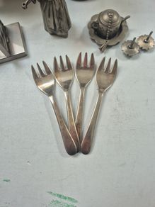 Metal collectors items