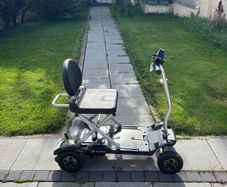 Electric folding mobility scooter