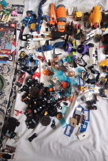LEGO Collection (2011-2018) Mixed Figures & Bricks, Blue Ninjago NRG Zane figure with his spinner.