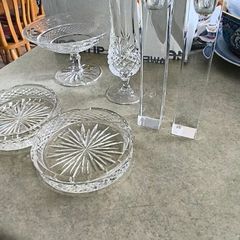 4 DIFFERENT ITMES- 1- Waterford Vintage Glandore Footed Candy Dish/ Compote 38.00 euro. 2- Set of 2 tipperary Vintage crystal Glass Coasters 18.00 euro. 3- Dublin Crystal bud vase 12.00 euro. 4- Nambe Lead Crystal Kissing Candle Sticks New 7 Inches Tall 1