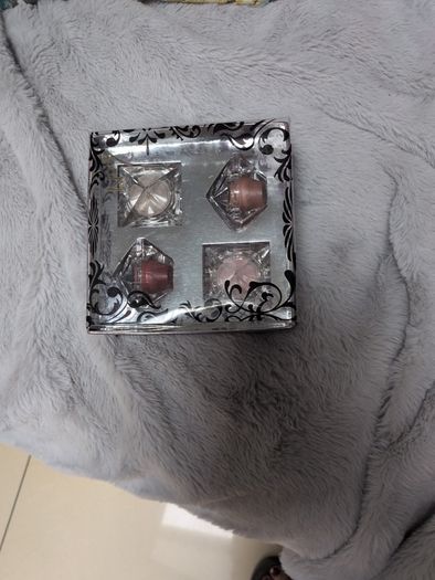 No 7 Lip & Body Shimmer.    In Original  Box.