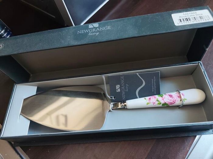 newgrange living Rosa cake slice