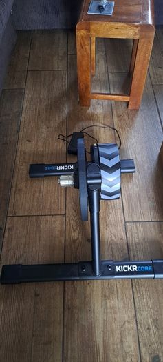 Wahoo KICKR CORE 2 like new 40km
