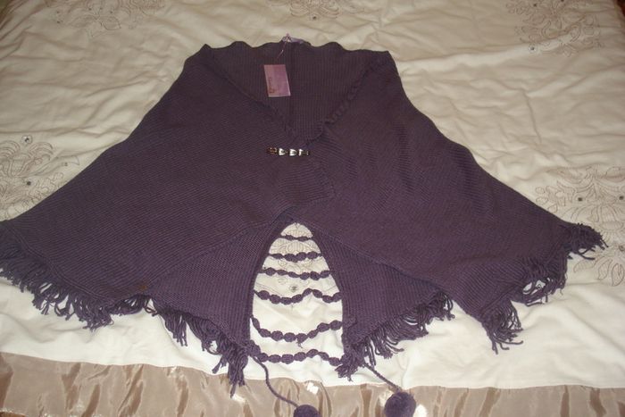 Beautiful  Poncho,brand New With Tags