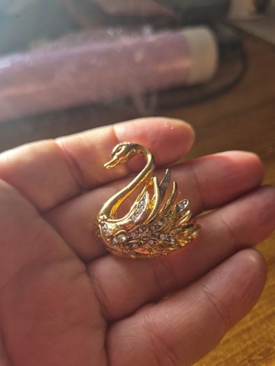 Vintage Gold Plated Glass Diamonds Swan Brooch