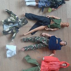 Action Man + Clothes + 3 Broken Action Men
