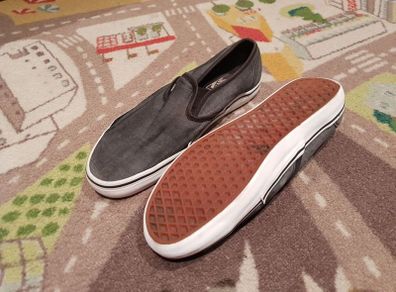 vans black shoes