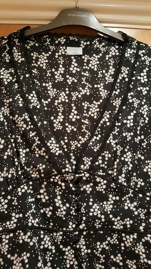 Oasis black and white top