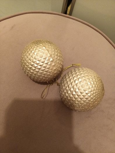 2 christmas gold baubles