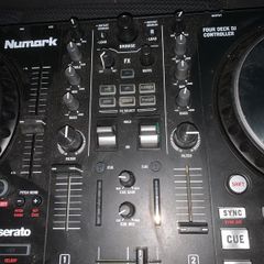 Numark Mixtrack Platinum FX