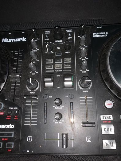 Numark Mixtrack Platinum FX