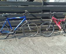Two bikes Giant & Titan for free  for repair or parts  26" wheels