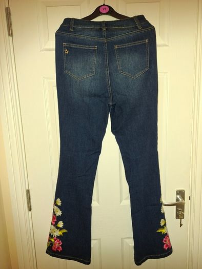 Stunning brand NEW Joe Browns  Floral Print Embroidered Bootcut Jeans, size 8