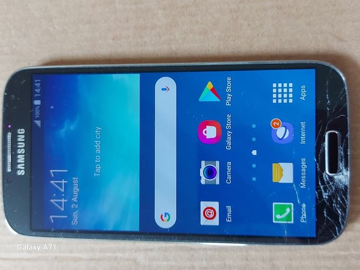 Samsung Galaxy S4, 16GB, Screen damaged near Bottom, but does not affect the touchscreen