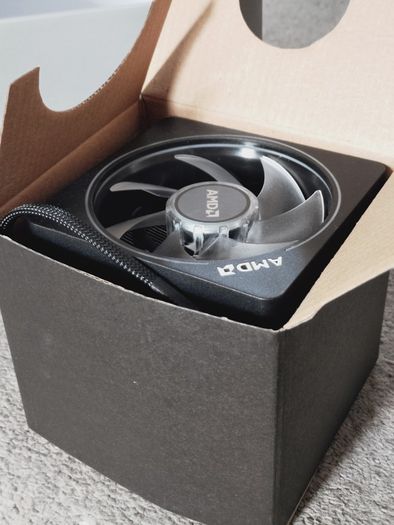 Ryzen 3900 AM4 processor with original box and cooler