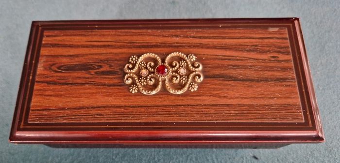 Vintage jewellery box