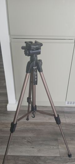 Samsung camcorder with tripod stand