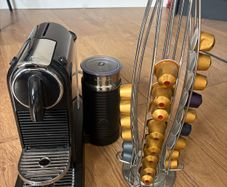 Nespresso coffee machine including milk frother