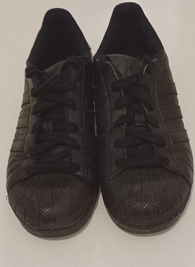 Boys Adidas Trainers UK4