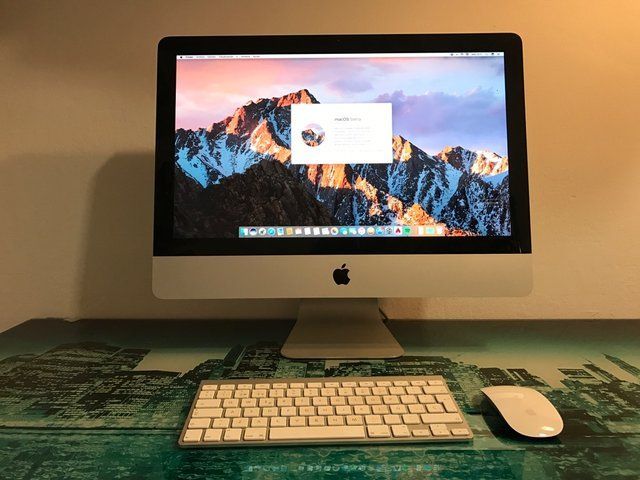 iMac (21.5 inch, Late 2009)