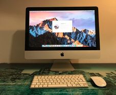 iMac (21.5 inch, Late 2009)