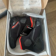 Brand-new Dainese Dinamica D-WP motorcycle boots, size 43,
