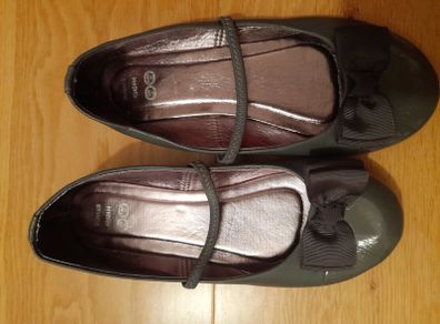 Girl's shoes