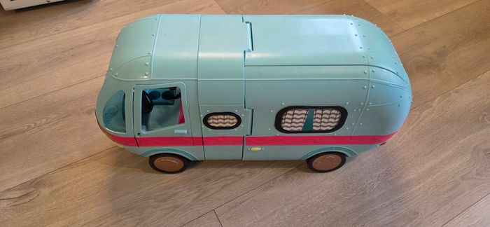 L.O.L camper van
