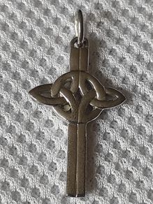 Solvar Cross pendant