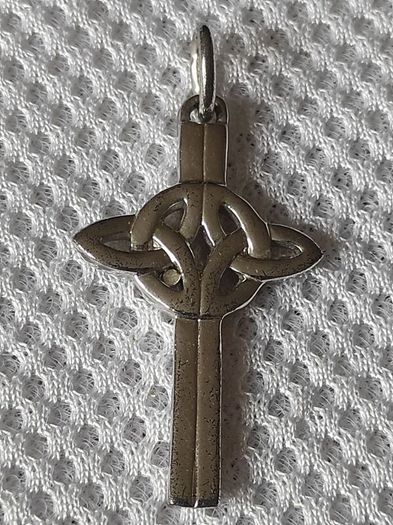 Solvar Cross pendant