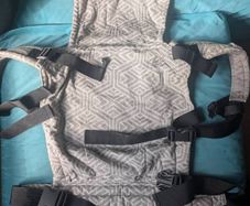 Woven wings Geo silver toddler carrier - wompat