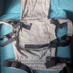 Woven wings Geo silver toddler carrier - wompat