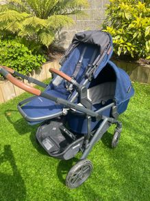Uppa Baby Vista V2 Toddler/Newborn Bundle