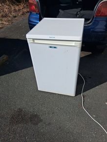 fridge zanussi just needs a clean working perfectly
