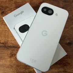 Google Pixel 10 la sim free with cases and privacy screen protector