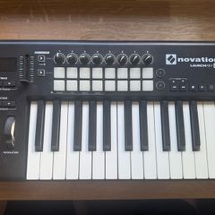 Novation Launchkey 25 Mk2 midi controller