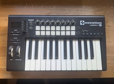 Novation Launchkey 25 Mk2 midi controller