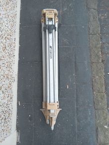 Topcon TP-110 heavy-duty aluminum tripod
