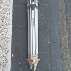 Topcon TP-110 heavy-duty aluminum tripod