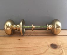 6 x round brass door knobs