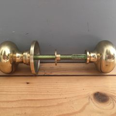 6 x round brass door knobs