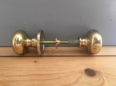 6 x round brass door knobs