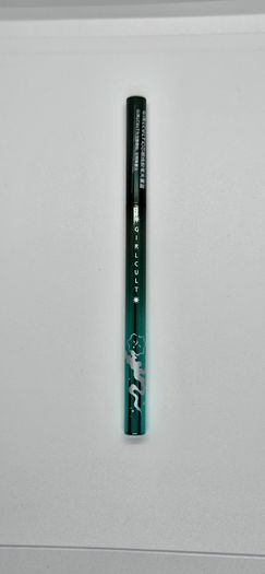 Girlcult C-Beauty The Classic of Bizzare Tales Multichrome Eyeliner in Shade 24 Light Change Weightless Blue
