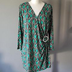 Green & black pattern top, Size 20