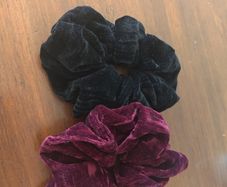 2 scrunchies