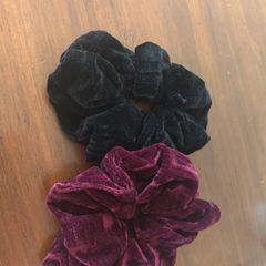 2 scrunchies