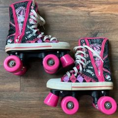 Monster high pink roller skates 34