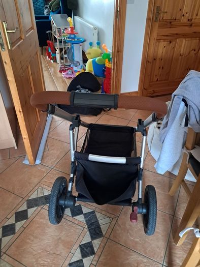 Zummi Halo travel system with bassinet and toddler seat