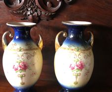 2 x vases