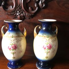 2 x vases